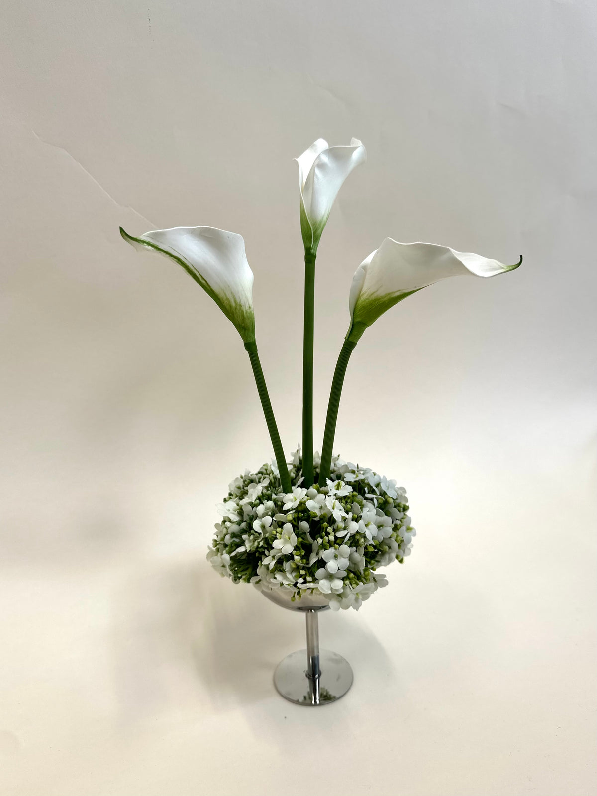 Elegant White Calla Lily Centrepiece – Ready to display